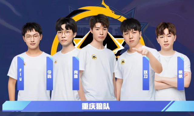 再由边锋回 再由边锋回