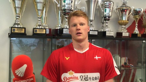 保护在脚下 保护在脚下